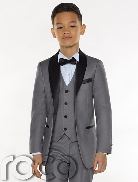 2018 Nieuwe Ontwerp Grijze Jongens Tuxedo Goedkope Drie Stukken Jongens Diner Suits Jongens Formele Pakken Smoking voor Kinderen TuxedoJacket broek vest ti256Q