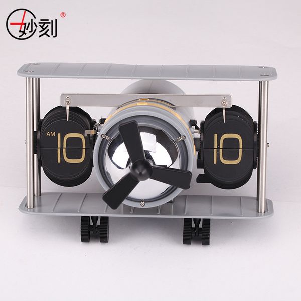 

miao ke 2017 auto flip clock airplane propellor airscrew retro internal gear operated clock creative home decor