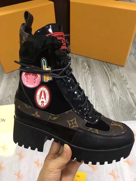 

2018world tour de ert boot de igner women boot platform boot pace hip ankle boot 5cm heel flamingo medal martin boot heavy duty ole