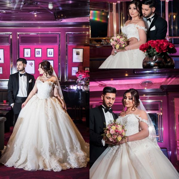 

new vintage lace 2018 off shoulder wedding dresses beads sequined tiered tulle court train wedding dress bridal gowns vestidos de noiva, White