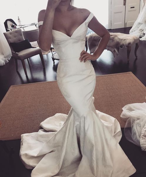 

mermaid taffeta wedding dresses off the shoulder sleeveless bridal gowns trumpet sweep train vestido de novia, White
