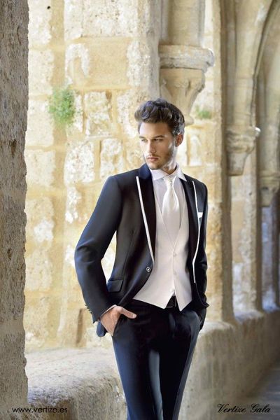 

2018 new fashion shiny black groom tuxedos peak lapel man suits groomsmen men wedding suits costume mariage homme 3 pieces bridegroom, Black;gray
