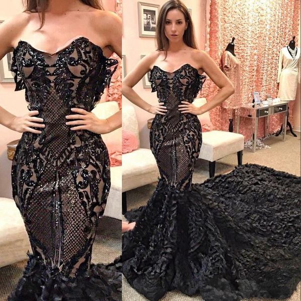 Abito da sera glamour a sirena Paillettes Perline Scollo a cuore Nero 2018 Abiti da ballo Sweep Train Abiti per occasioni speciali