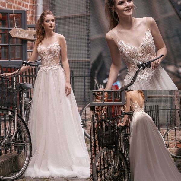 Incredibili abiti da sposa sexy trasparenti da giardino in spiaggia con scollo a V Cinghie trasparenti Designer pizzo Berta Abiti da sposa ricoperti in chiffon Boho