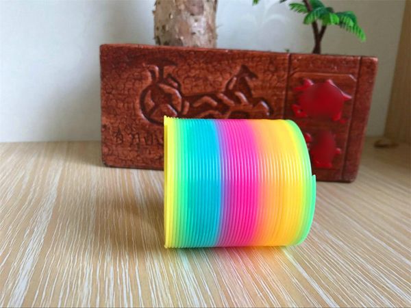 

Fashion Rainbow circle Colorful Rainbow Plastic Magic Slinky Kids Children Classic Development Educational Toy Christmas Gifts DHL 20pcs