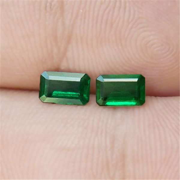 

0.92 carats one pair natural emerald loose stone vivid green ngtc certificate bare stone surface crystal, Black
