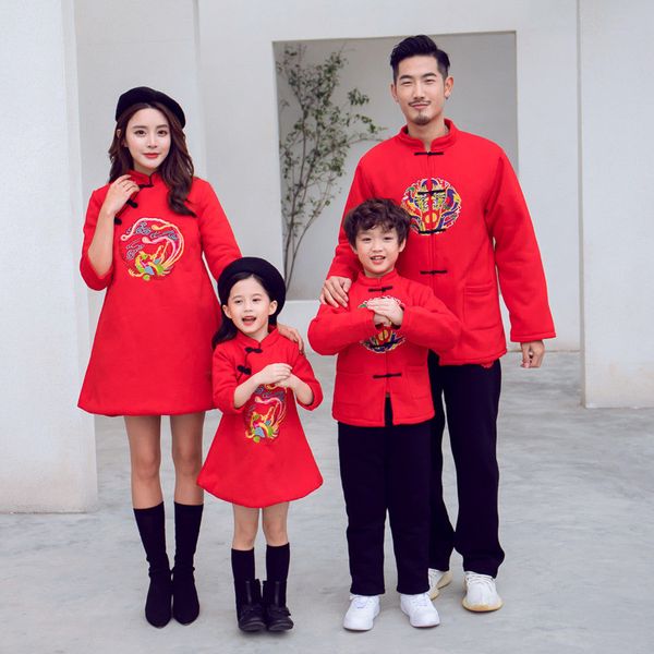 Chinesische Art-neues Jahr-Familien-zusammenpassende Kleidungs-Mädchen stickten Cheongsam Kleid 2018 Herbst-Winter-starkes chinesisches Drache-und Phoenix-Kostüm