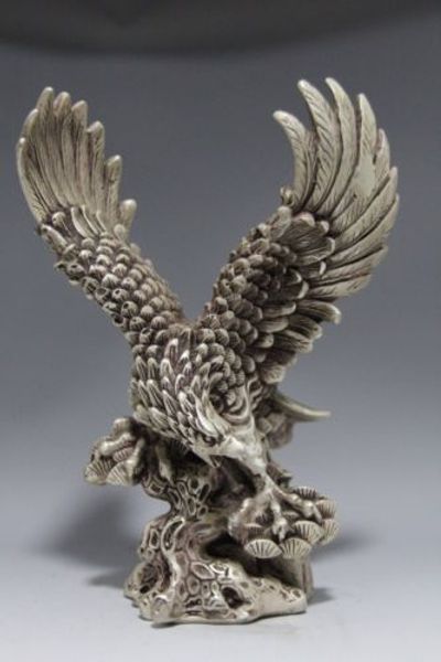 Statua da collezione decorata con ali di aquila Dapeng scolpita in argento tibetano antico lavorato a mano