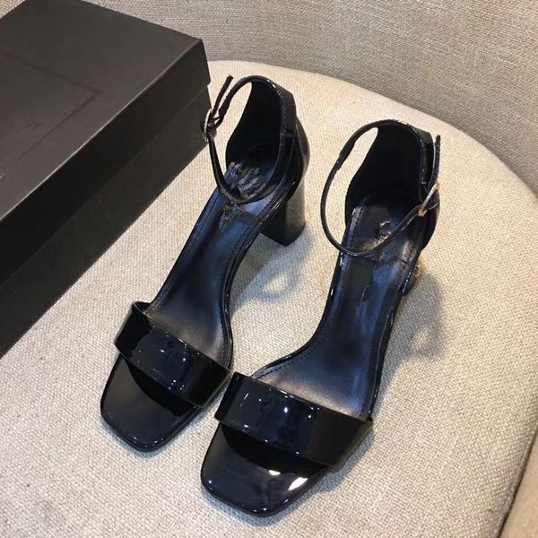 

2018 HOT Designer Luxury Genuine Leather Women Fashion Pearl Sandals lady Slippers Summer pumps Slippers Flip Flops high heels shoes