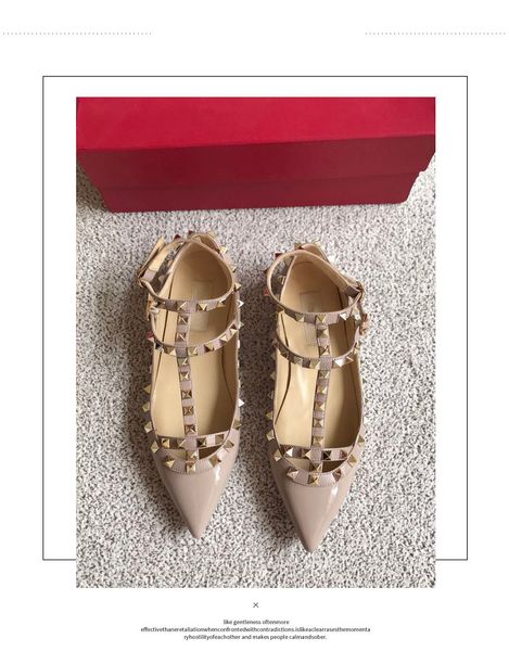 

Острым носом сексуальная леди пряжки ремень квартиры хоккей матовая кожа платье