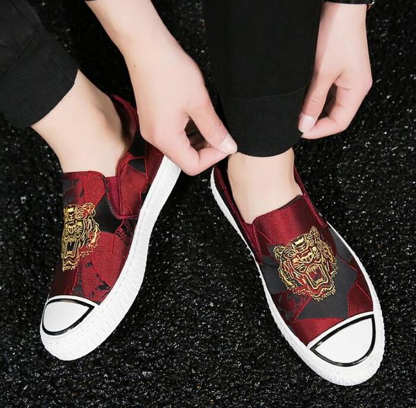 

2018 Новый высокое качество мужская обувь Tiger head вышивка досуг круглая голова набор