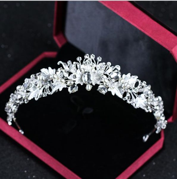 

сплав, кристалл диаманта, жемчуг, крона, красивое свадебное платье, свадебное платье, Slivery;golden