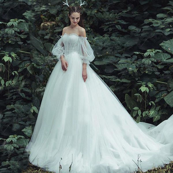 Abiti da sposa principessa fata Sweetheart con spalle scoperte Tulle increspato Applicazioni di pizzo Abiti da sposa country Sweep Train Illusion Sleeves