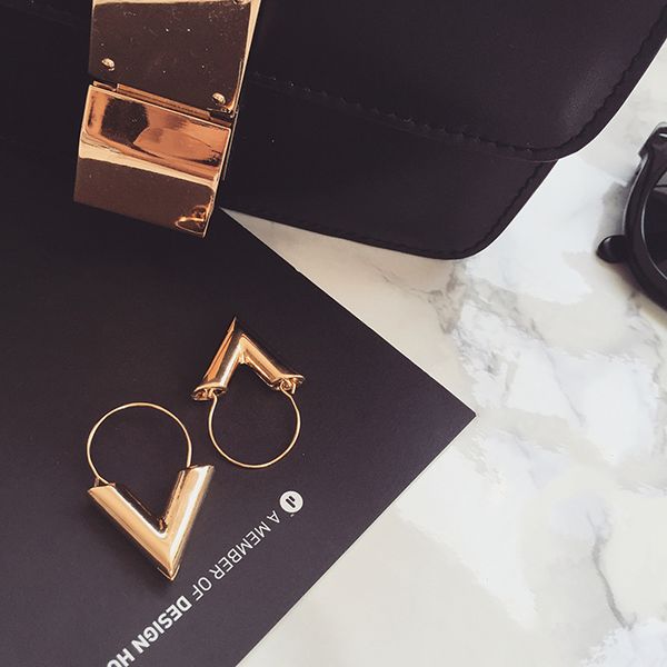 

Popular in Europe and America Minimalist V-shaped earrings
