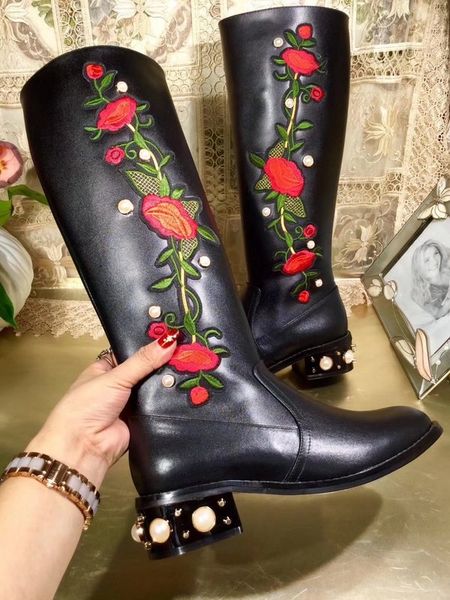 

2018 ladies new fashion trend protection knee-higt boots, all leather waterproof boots, flowers prints boots, rubber anti-slip, Black
