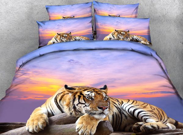 Tigre accovacciata al crepuscolo La biancheria da letto con foto effetto 3D può essere personalizzata con motivo fotografico