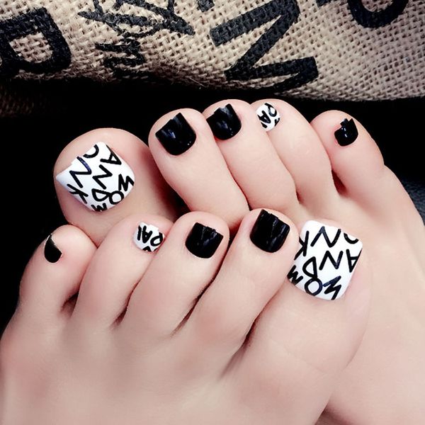

false nails toe black white letter fashion full nail tips nail art j29, Red;gold