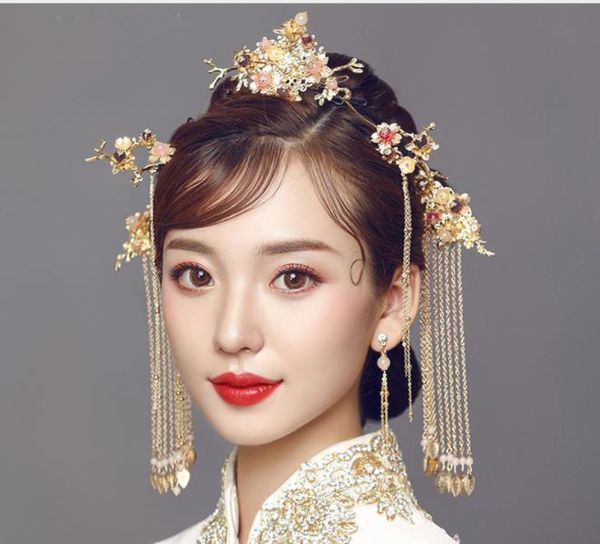 

bridal headgear suits, chinese red ancient costume, wedding gowns, hair dressing, toast, classical decorations, Slivery;golden