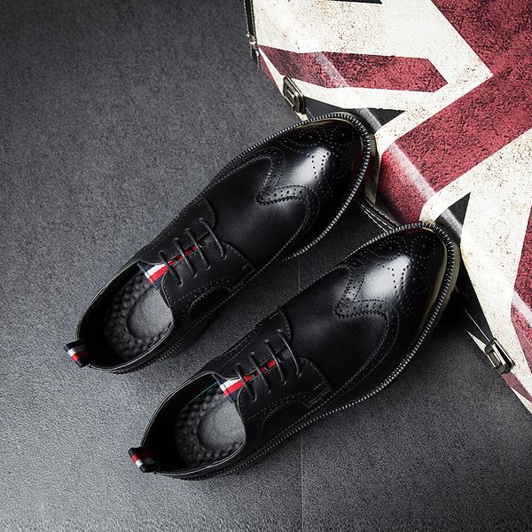 

2018 ltalian luxury designer leather handmade shoes men vintage carved lace-up oxfords shoes for men dress, Black