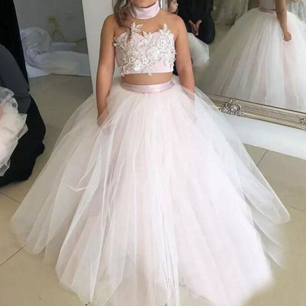 Yeni İki Adet Kız Pageant Elbise Yüksek Boyun Boncuklu Dantel Aplikler Kabarık Tül Kat Uzunluk Çiçek Kız Elbise Çocuklar örgün Önlükler