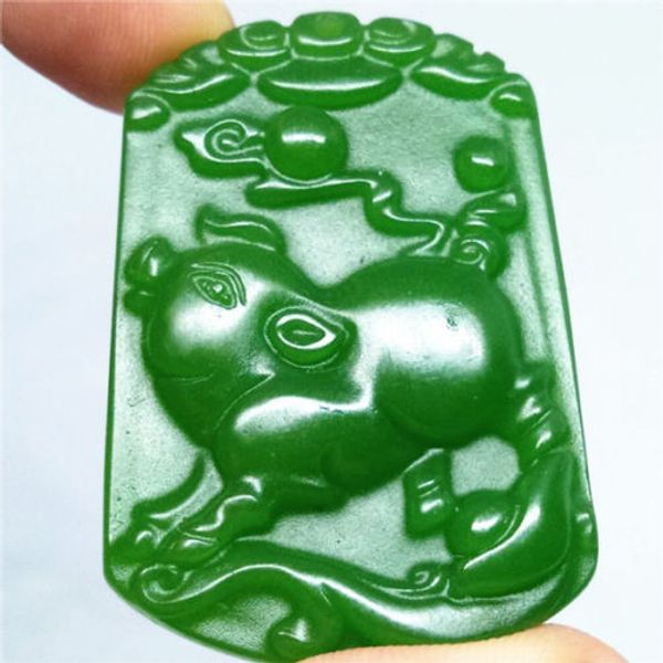 Natural Verde Jade Pingente Colar Porco Chinês Zodíaco Amuleto Lucky Pingente Coleção Verão Ornamentos Natural de Pedra Gravura