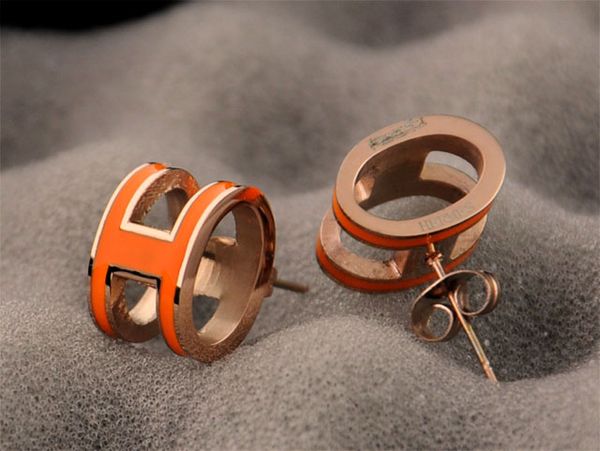 

Factory Sell High Quality Luxury Celebrity design Letter Stud Earrings Fashion metal Letter earrings With Box