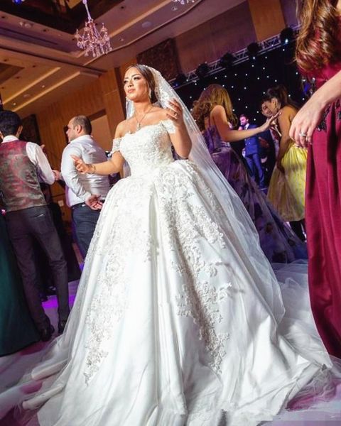 

luxury design ball gown wedding dresses off shoulder handmade appliques lace satin court train 2019 bridal gowns custom made, White