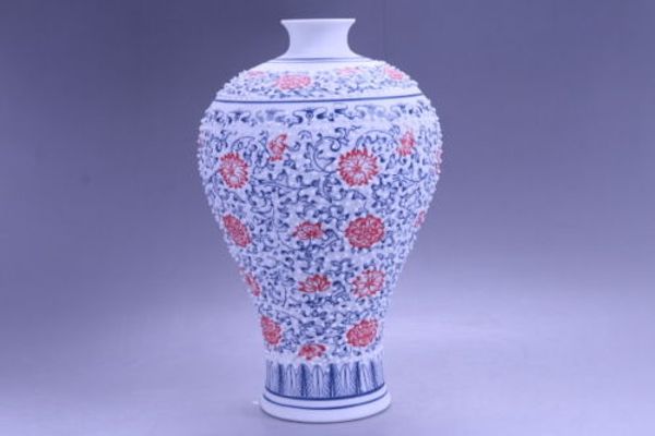 

exquisite chinese painting flower porcelain vase qianlong mark hp151