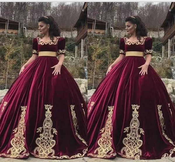 

2018 старинные бургундия бархат бальное платье вечернее quinceanera платья площади шеи с коротким рукавом развертки поезд особый случай пром, Black