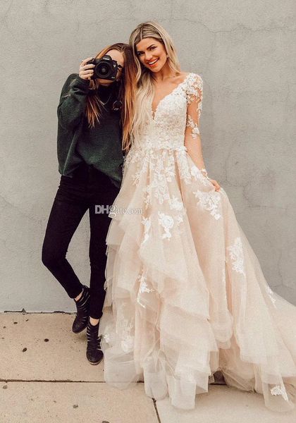 Abito da sposa in pizzo Boho champagne chiaro Applicazioni in tulle a strati Abiti da sposa senza schienale a-line Illusion maniche lunghe Country