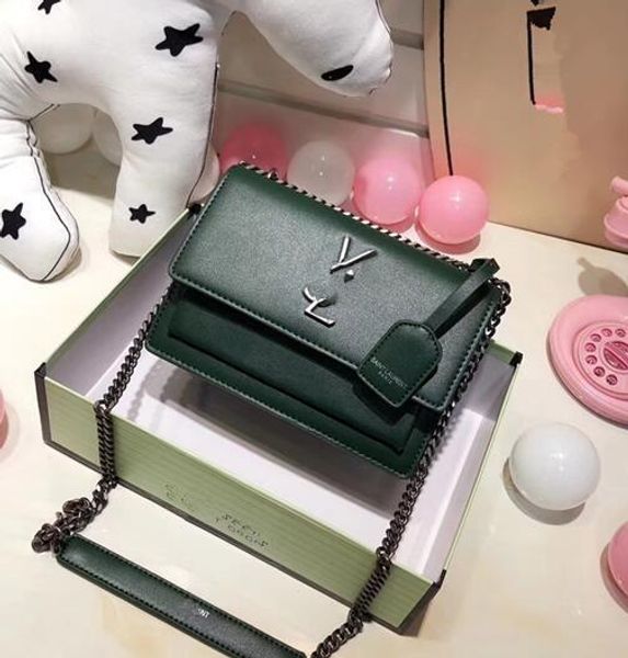 

Women's Casual Large Pocket Genuine Leather Solid Colour Shoulder Designer Fashion Bags