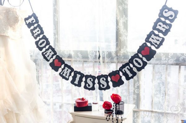 Brautparty-Dekoration – Bachelorette-Junggesellinnenabschied-Banner von „Miss to Mrs“, schwarze Wimpelkette in Weiß und Rot