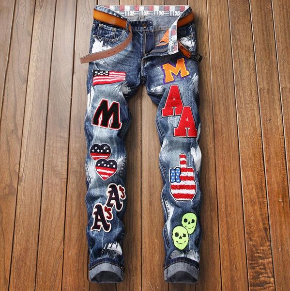 Мужчины More Badge Slim Fit Jeans Straight Leg Washed Fashion Designer Sreetwear Painted Biker Мужские джинсовые брюки Брюки Большой размер 896