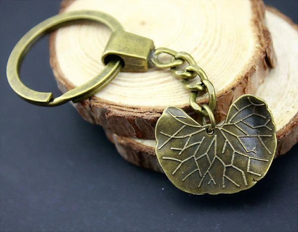 

6 pieces key chain women key rings for car keychains with charms lotus leaf 21x27mm, Slivery;golden