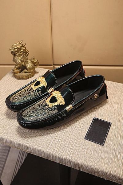 

Luxury Brand Designer Men Glitter Comfortable Medusa Shoes Man's Formal Dress Shoes for Groom Homecoming Wedding Gift