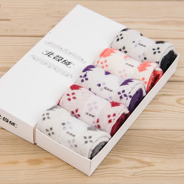 

5 pack/set womens wool crew socks thick heavy thermal winter warm fuzzy cute ankle socks for cold weather, Black;white