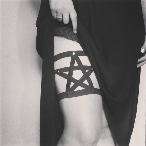 

2016 new pastel goth pentagram garter belt gothic bust foot bondage women suspender belt cage bondage lingerie black retail, Black;white