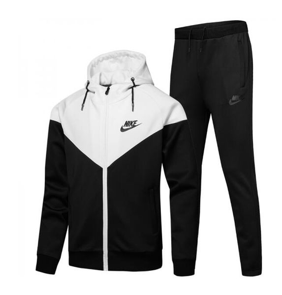 tuta nike cappuccio