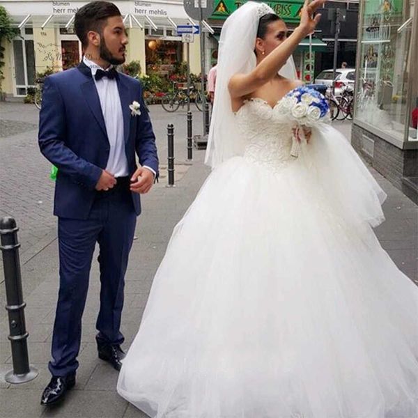 

arabic princess tulle wedding dresses 2019 new custom sweep train sweetheart ball gown luxury pearls lace bridal gowns vestido de novia w266, White