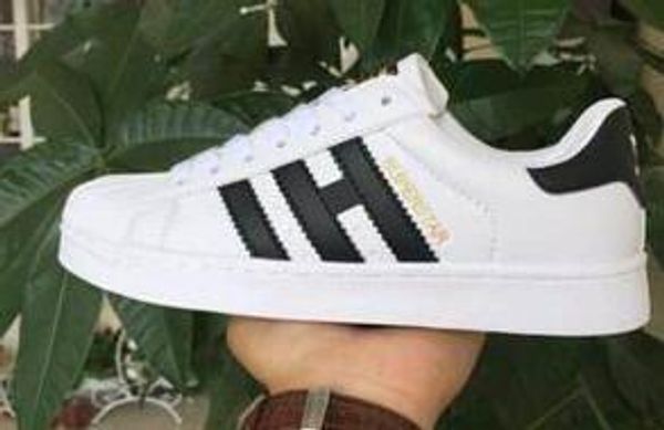 

Hot 2018 Fashion mens Casual shoes Superstar smith stan Female Flat Shoes Women Zapatillas Deportivas Mujer Lovers Sapatos Femininos