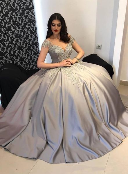 

018 New Arabic Women Evening Dresses Wear Cap Sleeves Gray Silver Lace Appliques Beaded Satin Ball Gowns Plus Size Cheap Party Prom Gowns