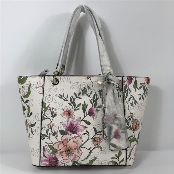 

Free shipping new arrival recommend womem large capacity fashion with flower pendant Snakeskin PU shoulder bag Commuter bag