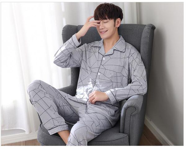 

2018 new arrival fashion men sleeping cloths turn-down collar grey geometric print coat for men, Black;brown
