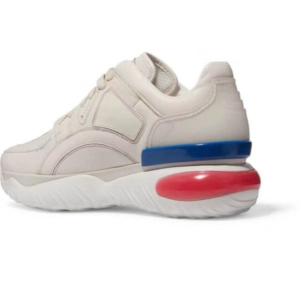 scarpe sportive con tacco