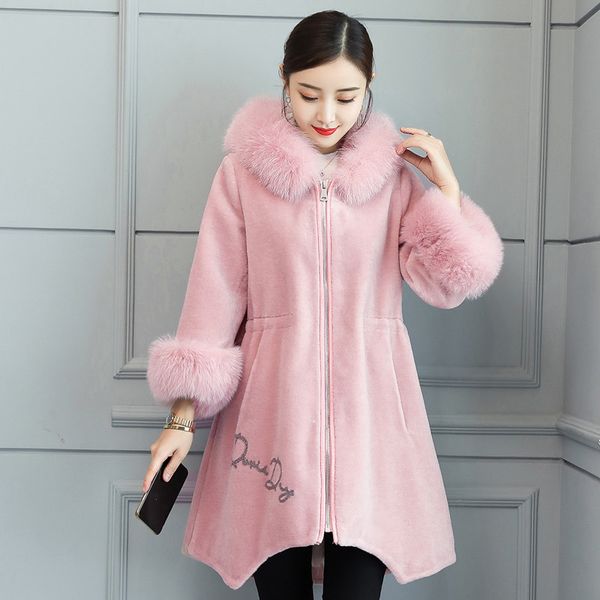 

the sheep's fur coat is 2018 times the new winter coat of haining, Black