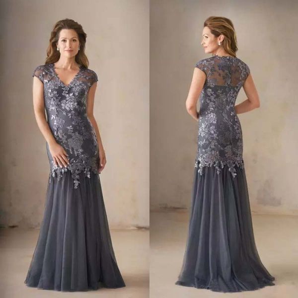 

gray lace mother of the bride dresses 2019 with appliqued sequins sweep train mermaid formal evening gowns, Black;red