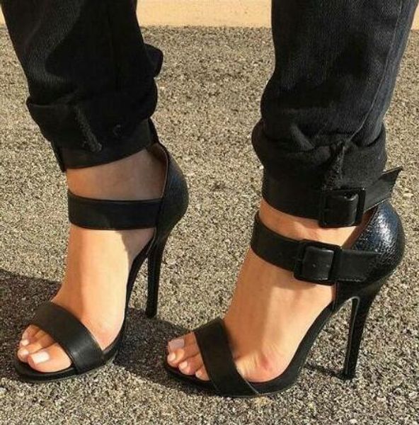 2018 venda quente mulheres sexy preto bege patchwork python voltar fivela cinta dedo do pé aberto sandálias de festa stiletto saltos night club shoes