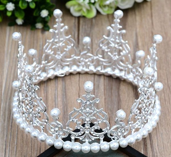 Bolo de coroa, adulto assado, cabeça redonda, ornamentos de noiva, enfeites de aniversário, destaques de ouro e prata, acessórios de pérola.