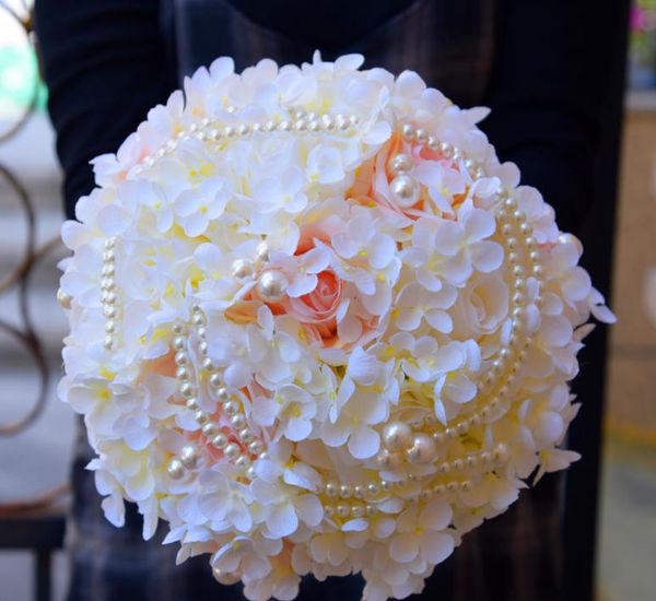 

in love with europe and the united states bride holding bouquet wedding wedding supplies