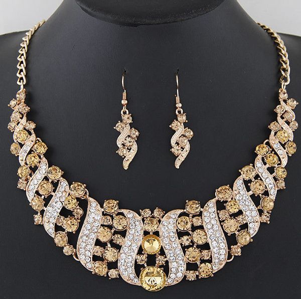 

2018 Gold Silver Crystal Wedding Jewelry Sets for Women Brides Party Jewellery Luxury Indian Bridal Necklace Earrings Sets 6 Colors